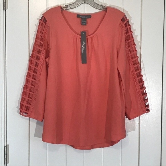 Olivia & Martin Blouse - Picture 3 of 9